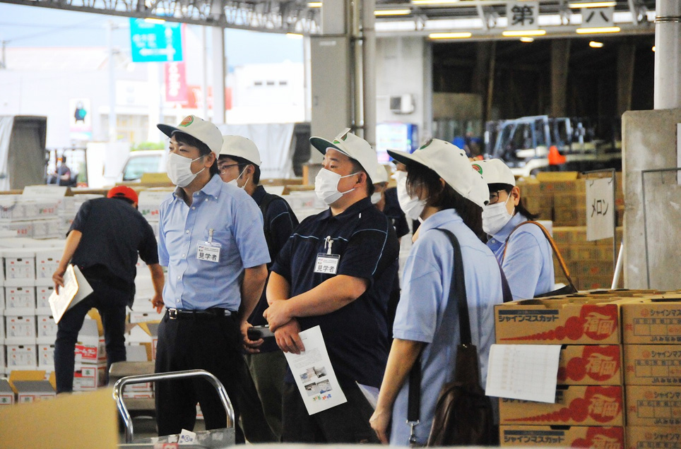 株式会社みなまた青果卸売市場の方々