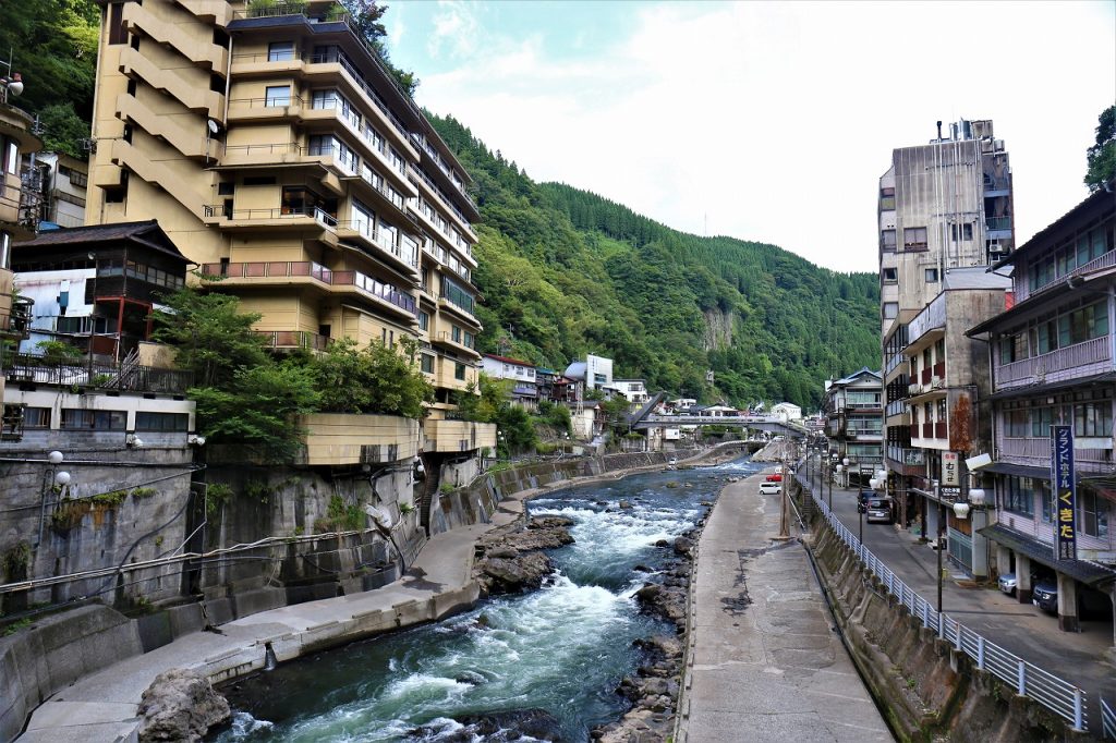 阿蘇郡小国町 杖立温泉